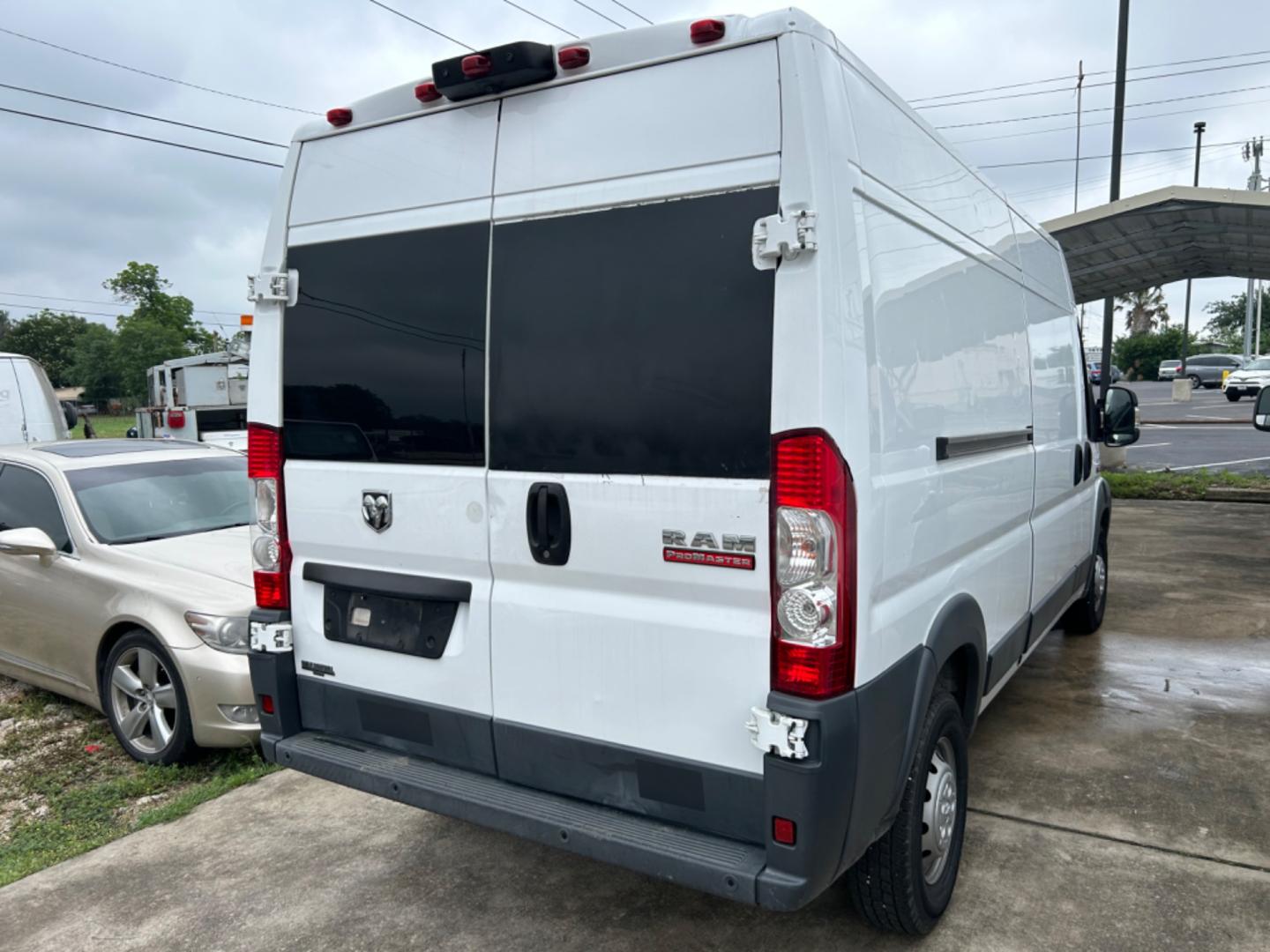 2018 White RAM Promaster 2500 High Roof Tradesman 159-in. WB (3C6TRVDG6JE) with an 3.6L V6 engine, 6A transmission, located at 1687 Business 35 S, New Braunfels, TX, 78130, (830) 625-7159, 29.655487, -98.051491 - Photo#6